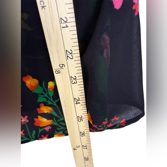 Cabi black floral sheer blouse size medium preowned - Picture 5 of 10